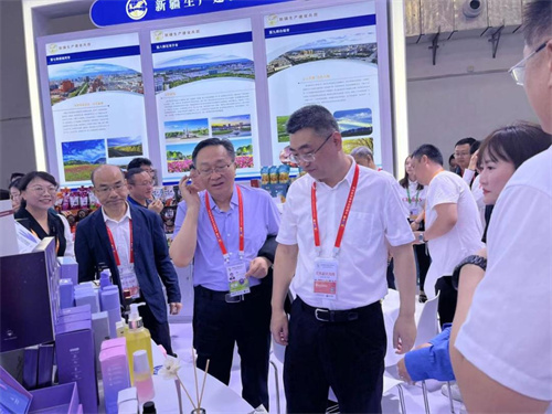 福瑞达伊帕尔汗品牌闪耀第四届中国国际消费品博览会